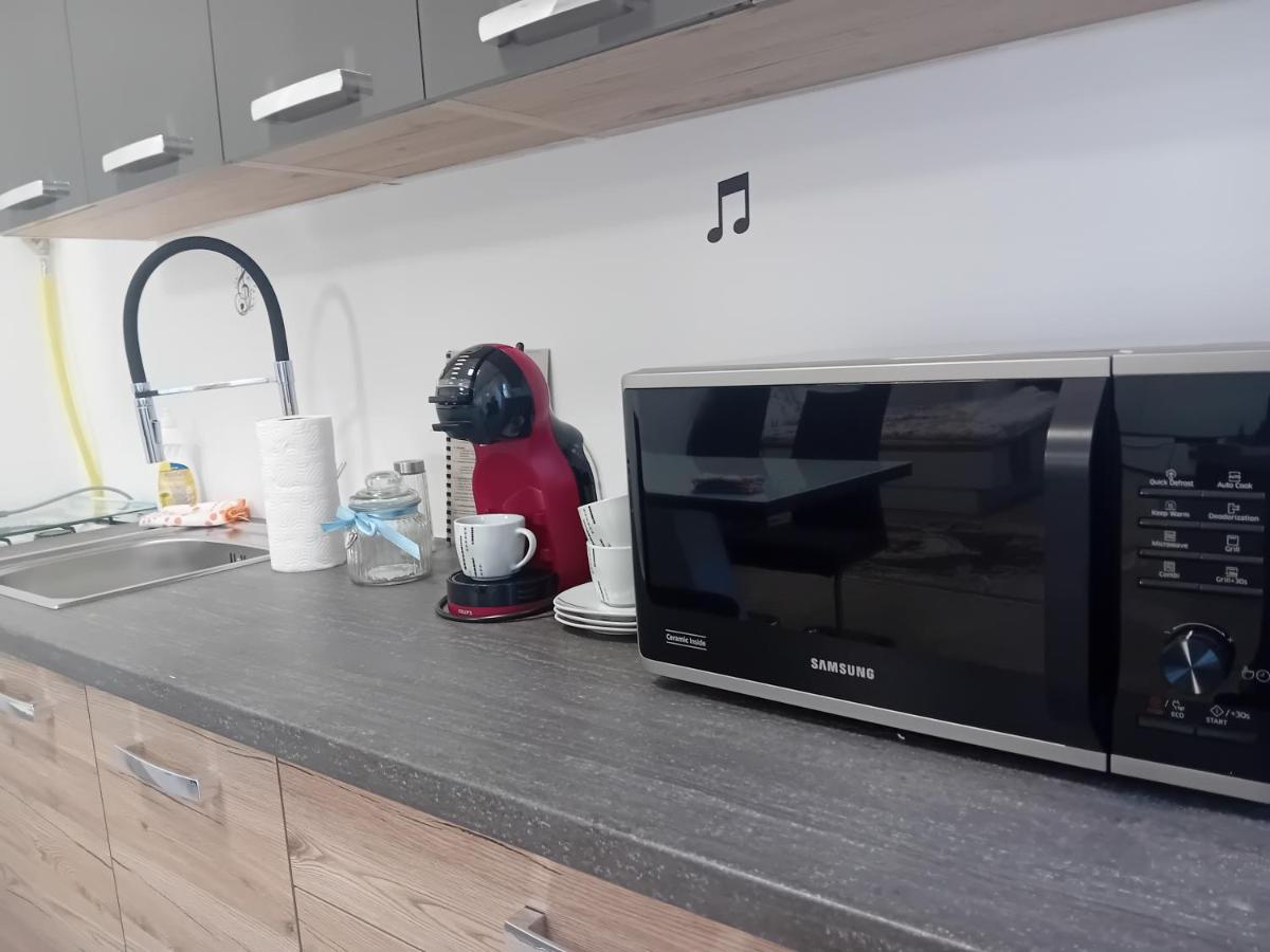 Hangjegy Apartman Debrecen Buitenkant foto